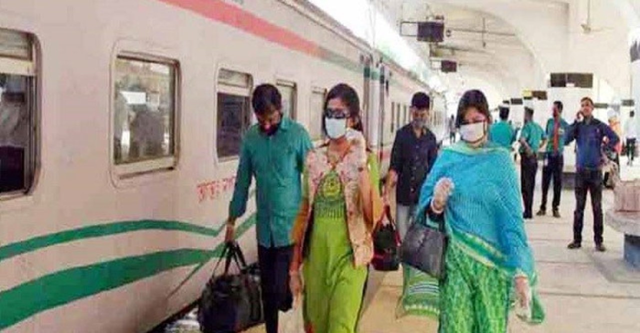 ঈদযাত্রায় রেলের নিয়মে কড়াকড়ি,যার নামে টিকিট,যেতে পারবে সেই:রেলমন্ত্রী 