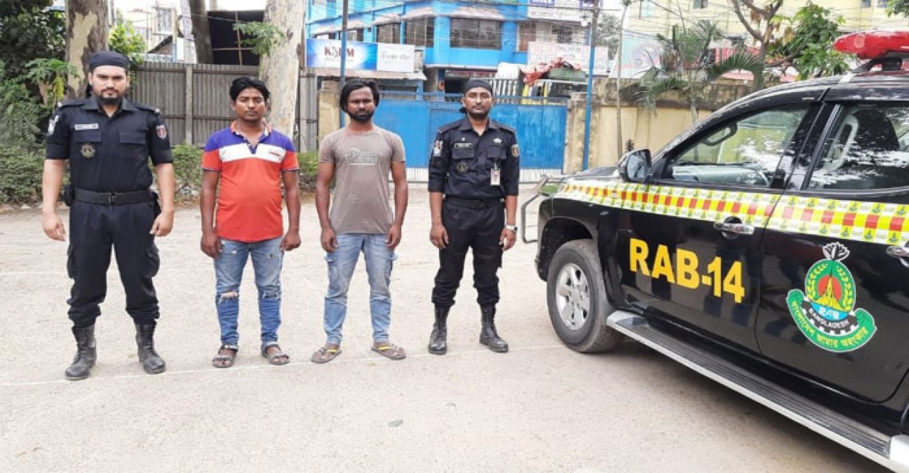 ব্রাহ্মণবাড়িয়ায় র‌্যাবের অভিযানে ৩৭৯ বোতল ফেনসিডিল উদ্ধার,আটক ২